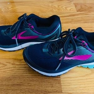 Brooks Ghost 10 - Almost New